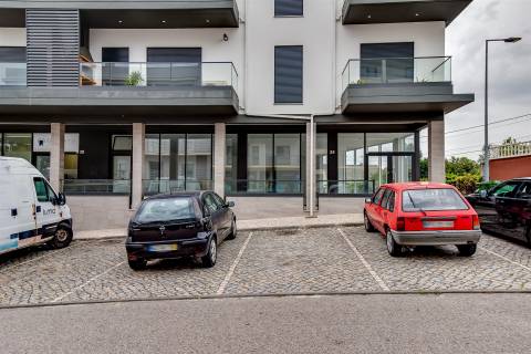 Loja de Rua em Zona Pedonal – Meirinhas, Pombal