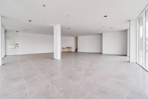 Loja de Rua em Zona Pedonal – Meirinhas, Pombal