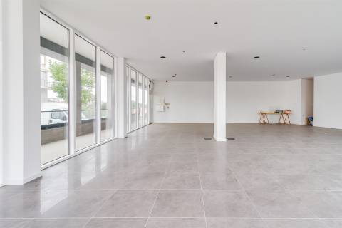 Loja de Rua em Zona Pedonal – Meirinhas, Pombal