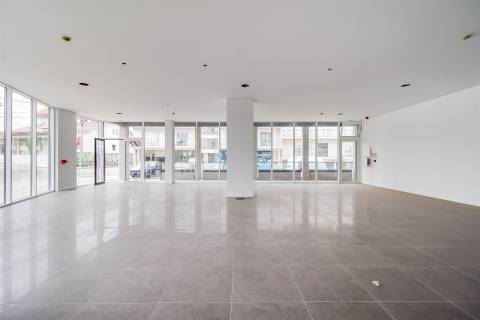 Loja de Rua em Zona Pedonal – Meirinhas, Pombal