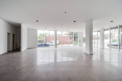 Loja de Rua em Zona Pedonal – Meirinhas, Pombal