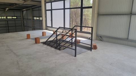 Armazéns e Escritórios Novos em Maceira – Leiria