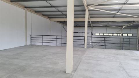 Armazéns e Escritórios Novos em Maceira – Leiria