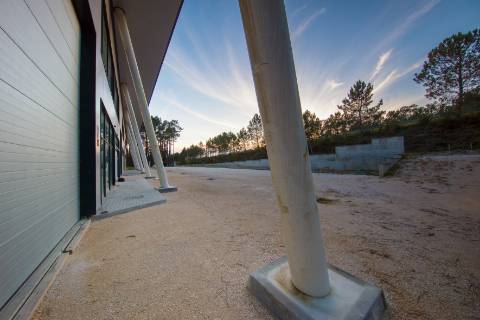 Armazéns e Escritórios Novos em Maceira – Leiria