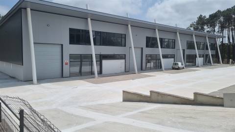 Armazéns e Escritórios Novos em Maceira – Leiria