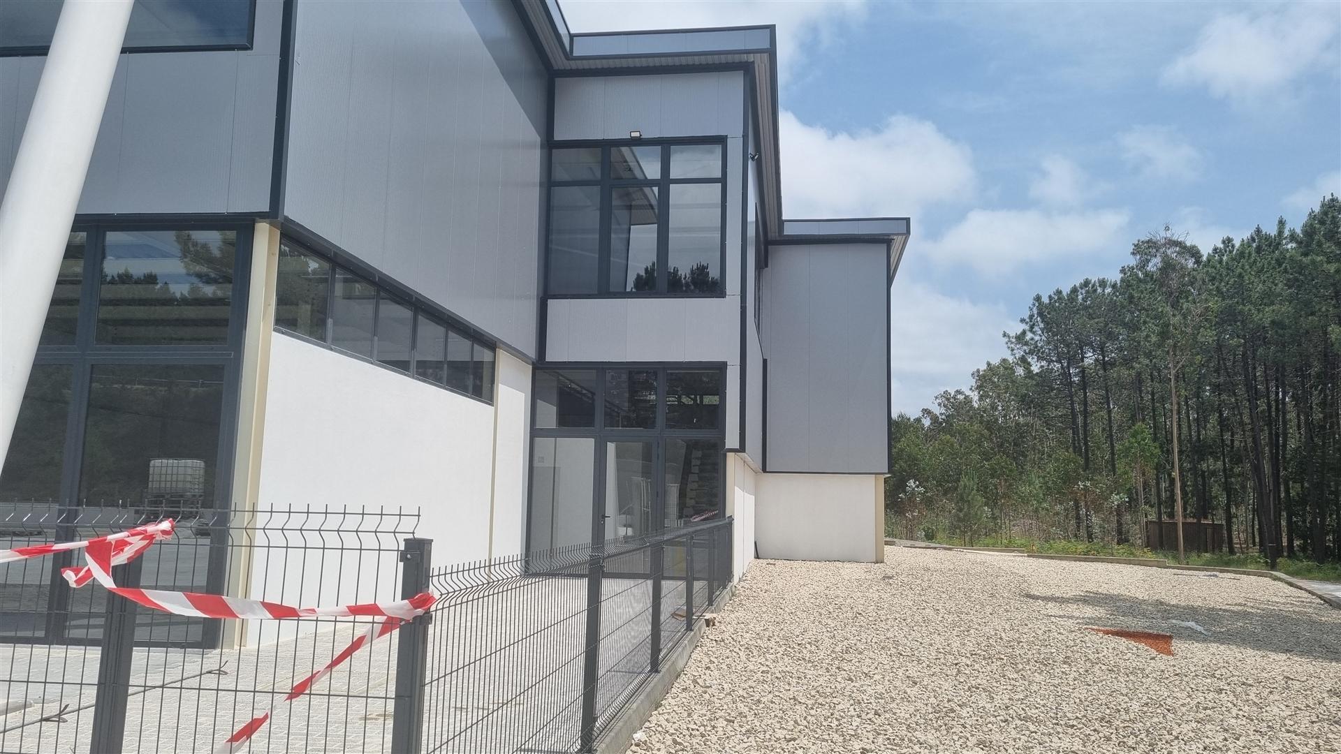 Armazéns e Escritórios Novos em Maceira – Leiria