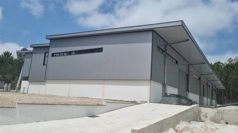 Armazéns e Escritórios Novos em Maceira – Leiria