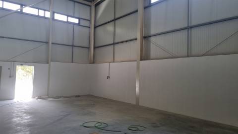 Armazéns e Escritórios Novos em Maceira – Leiria