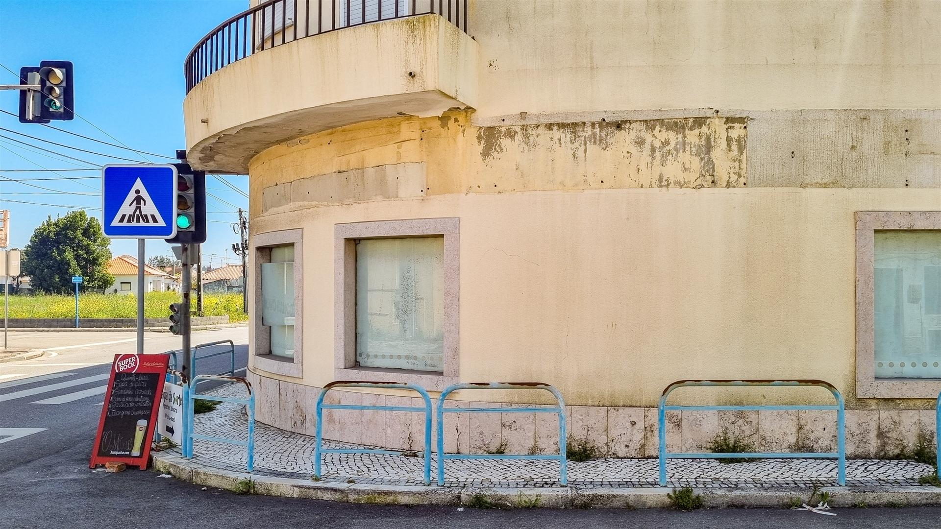 Loja para Venda na Maceira – Leiria | Localização de Excelência
