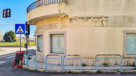 Loja para Venda na Maceira – Leiria | Localização de Excelência