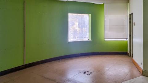 Loja para Venda na Maceira – Leiria | Localização de Excelência