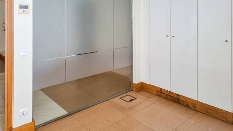 Loja para Venda na Maceira – Leiria | Localização de Excelência