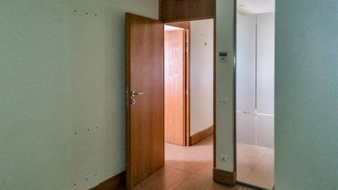 Loja para Venda na Maceira – Leiria | Localização de Excelência