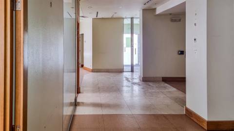 Loja para Venda na Maceira – Leiria | Localização de Excelência