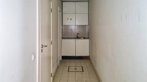 Loja para Venda na Maceira – Leiria | Localização de Excelência