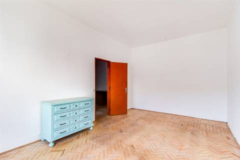 Moradia T5 em Terreno de 410 m² com logradouro e 10 boxes para cavalos - Golegã, Santarém