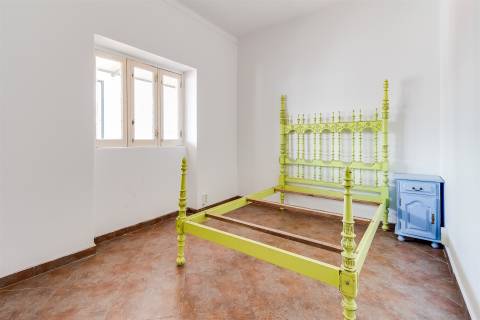 Moradia T5 em Terreno de 410 m² com logradouro e 10 boxes para cavalos - Golegã, Santarém