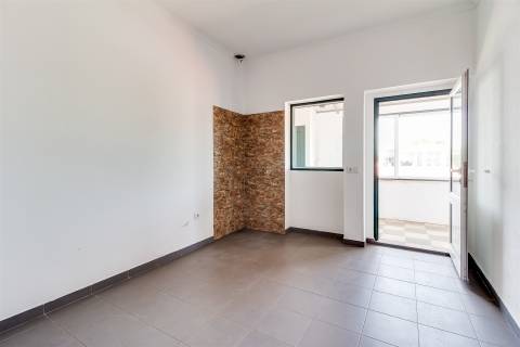 Moradia T5 em Terreno de 410 m² com logradouro e 10 boxes para cavalos - Golegã, Santarém