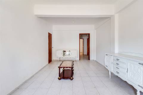 Moradia T5 em Terreno de 410 m² com logradouro e 10 boxes para cavalos - Golegã, Santarém