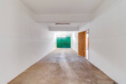 Moradia T5 em Terreno de 410 m² com logradouro e 10 boxes para cavalos - Golegã, Santarém