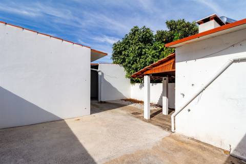 Moradia T5 em Terreno de 410 m² com logradouro e 10 boxes para cavalos - Golegã, Santarém