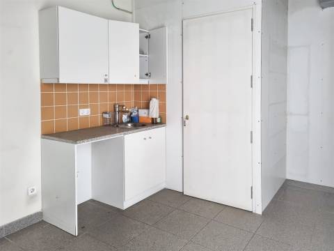 Arrenda-se Loja em Leiria com localização privilegiada!