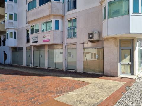 Arrenda-se Loja em Leiria com localização privilegiada!