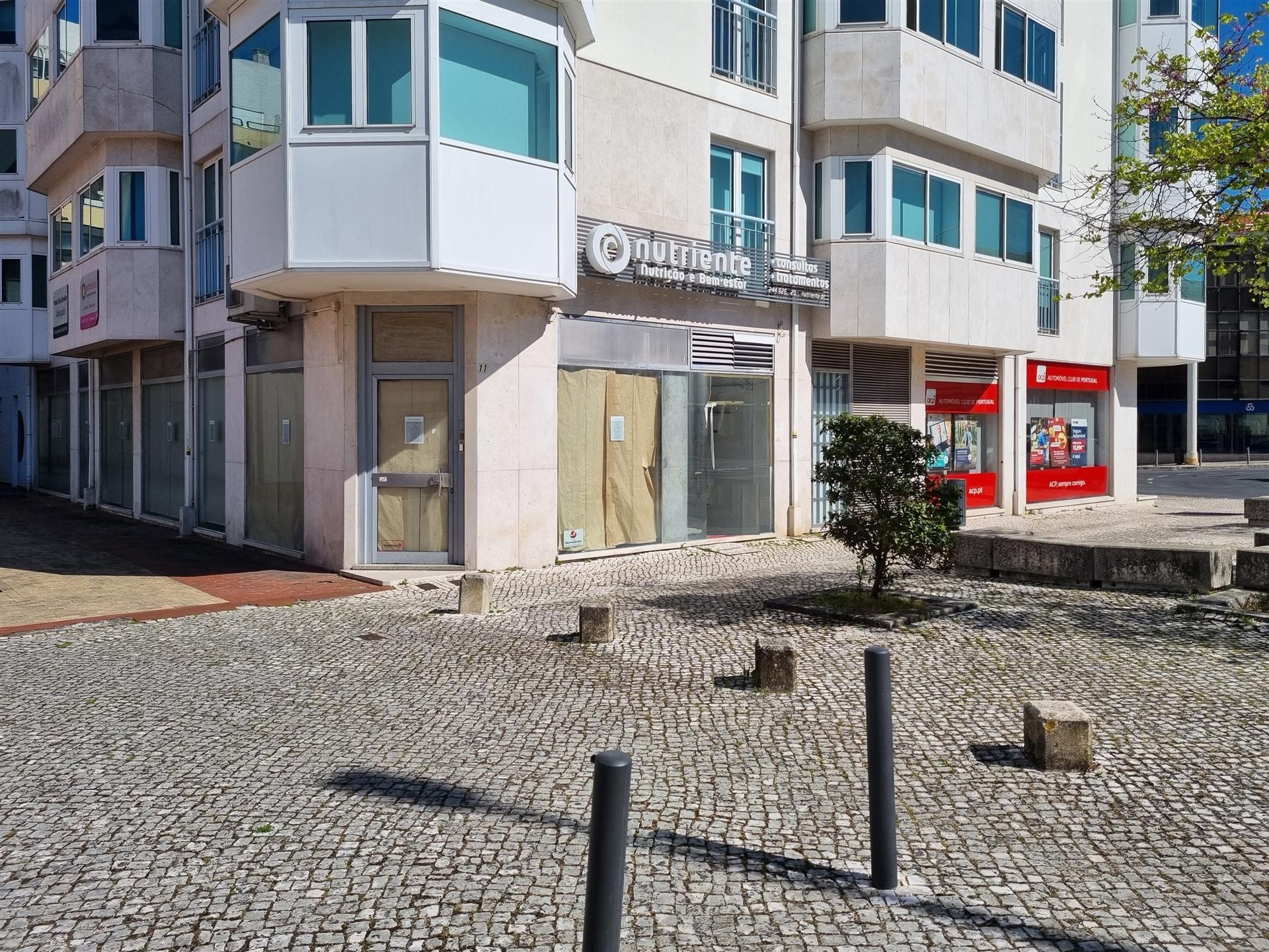 Arrenda-se Loja em Leiria com localização privilegiada!