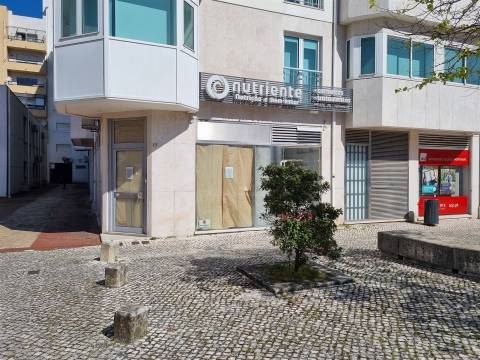 Arrenda-se Loja em Leiria com localização privilegiada!
