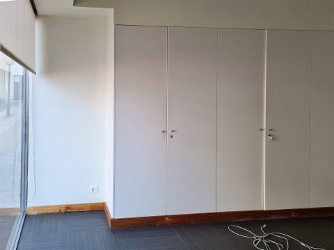 Arrenda-se Loja em Leiria com localização privilegiada!