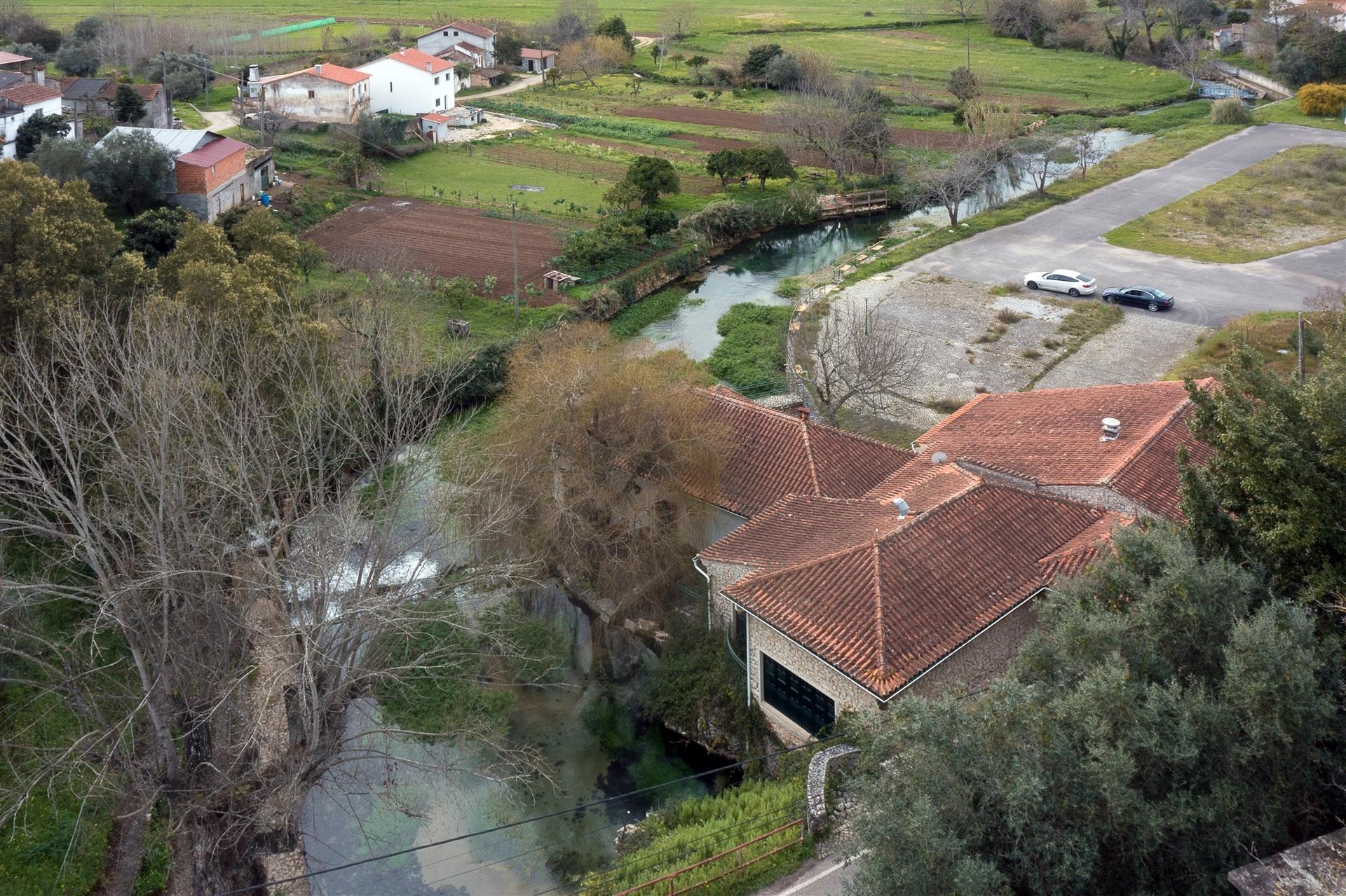 Vende-se Quinta – propriedade única à beira-rio - em Redinha, Pombal