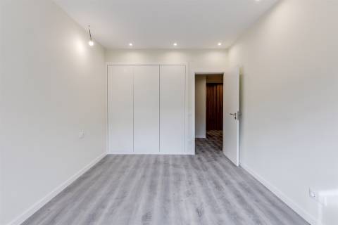 Apartamento T2 Totalmente Remodelado em Sacavém – Moderno, Luminoso e Pronto a Habitar