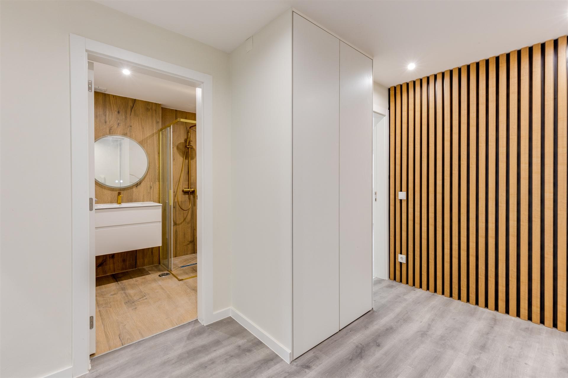 Apartamento T2 Totalmente Remodelado em Sacavém – Moderno, Luminoso e Pronto a Habitar