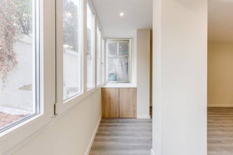 Apartamento T2 Totalmente Remodelado em Sacavém – Moderno, Luminoso e Pronto a Habitar