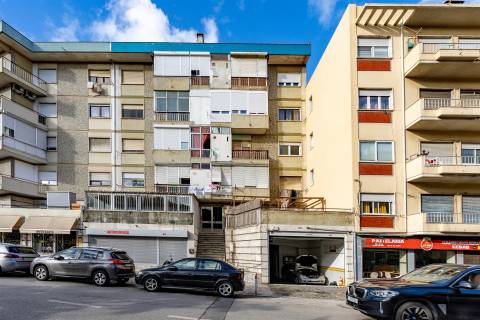 Apartamento T2 Totalmente Remodelado em Sacavém – Moderno, Luminoso e Pronto a Habitar