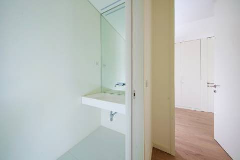 Apartamento T2 de Arquitetura Contemporânea no Coração de Leiria