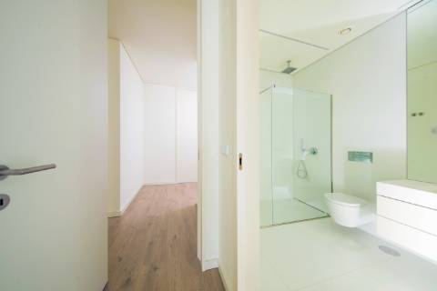 Apartamento T2 de Arquitetura Contemporânea no Coração de Leiria