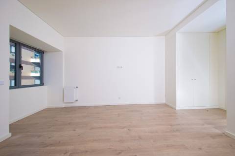 Apartamento T2 de Arquitetura Contemporânea no Coração de Leiria