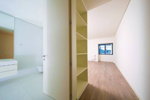 Apartamento T2 de Arquitetura Contemporânea no Coração de Leiria