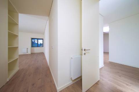 Apartamento T2 de Arquitetura Contemporânea no Coração de Leiria