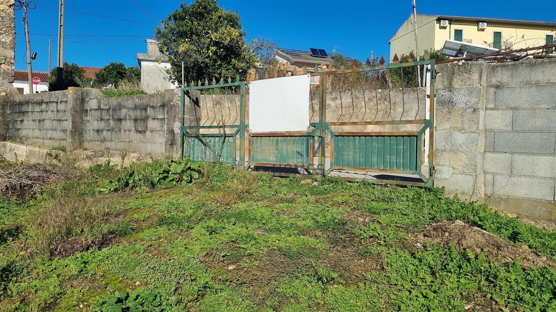 Terreno com Viabilidade de Construção – 456 m² | Próximo de Leiria