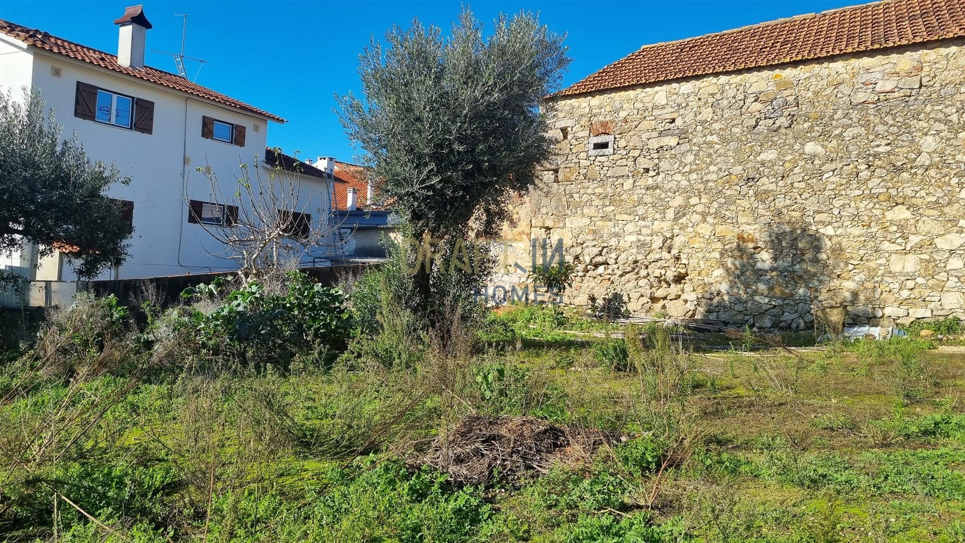 Terreno com Viabilidade de Construção – 456 m² | Próximo de Leiria