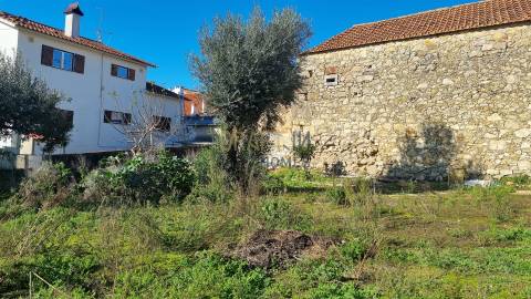 Terreno com Viabilidade de Construção – 456 m² | Próximo de Leiria