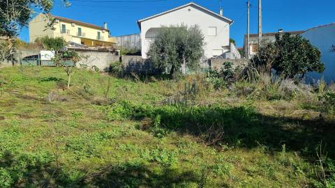 Terreno com Viabilidade de Construção – 456 m² | Próximo de Leiria