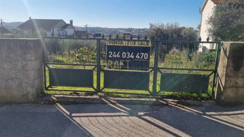 Terreno com Viabilidade de Construção – 456 m² | Próximo de Leiria