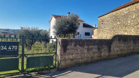 Terreno com Viabilidade de Construção – 456 m² | Próximo de Leiria