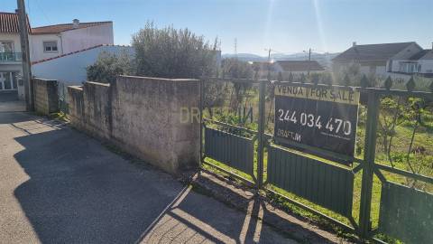 Terreno com Viabilidade de Construção – 456 m² | Próximo de Leiria