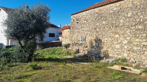 Terreno com Viabilidade de Construção – 456 m² | Próximo de Leiria