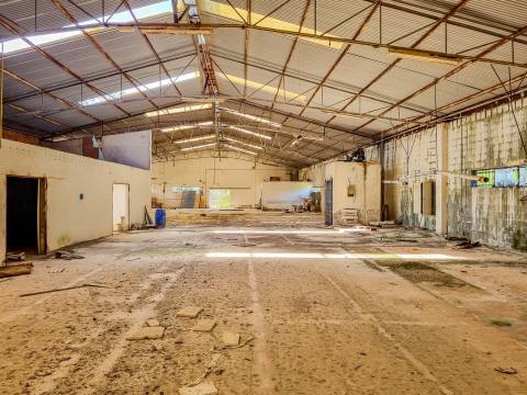 Armazém destinado a Indústria e Armazém – Macieirinha, Leiria