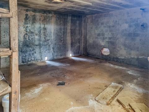 Armazém destinado a Indústria e Armazém – Macieirinha, Leiria